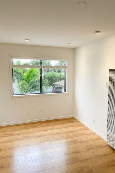 Living Room - 4224 1/2 Swift Ave