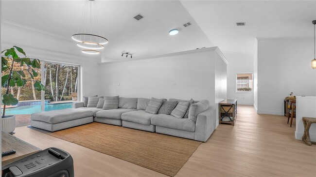 Building Photo - 622 SW 200th Terrace