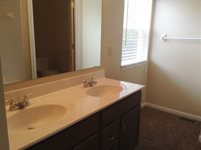 Building Photo - 9021 Crimson Oak Dr