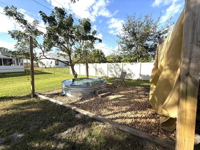 Building Photo - 1835 17th Ave SW