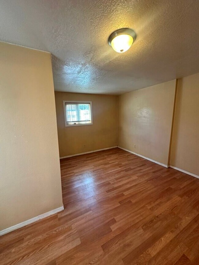 Building Photo - 1220 Martin St