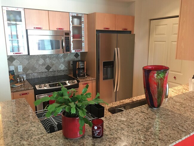 Building Photo - 700 E Boynton Beach Blvd