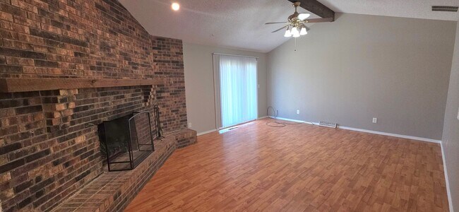 Building Photo - 4 Bedroom home in Southwest Springfield for $1595!