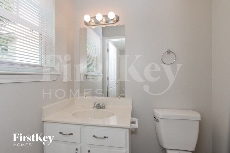 Building Photo - 3018 Amay James Ave