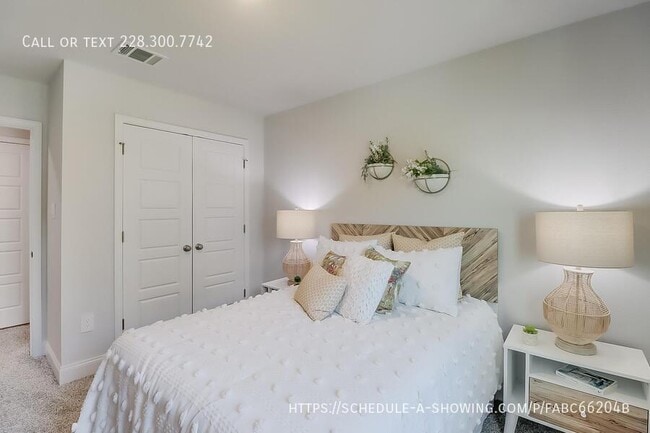 Building Photo - 12277 Sinclair Dr