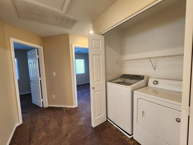 Building Photo - Lovely 3-Bedroom Home in a cul-de-sac