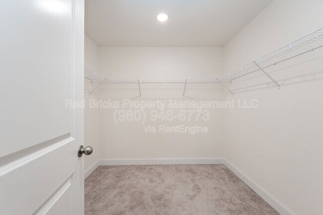 Building Photo - 8046 Saluda Dr