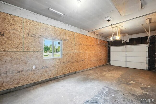 Building Photo - Updated Florissant Home!