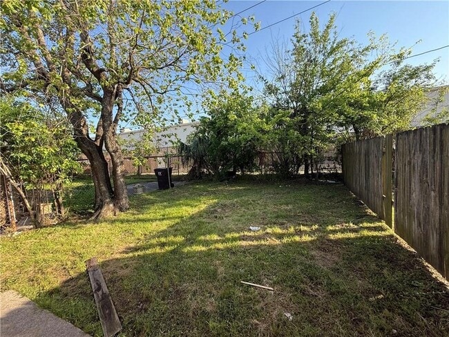 Building Photo - 8550 Valor Dr