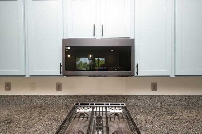Building Photo - Amazing 3 Bedroom Condo available now! Totally loaded unit, schedule a tour today!