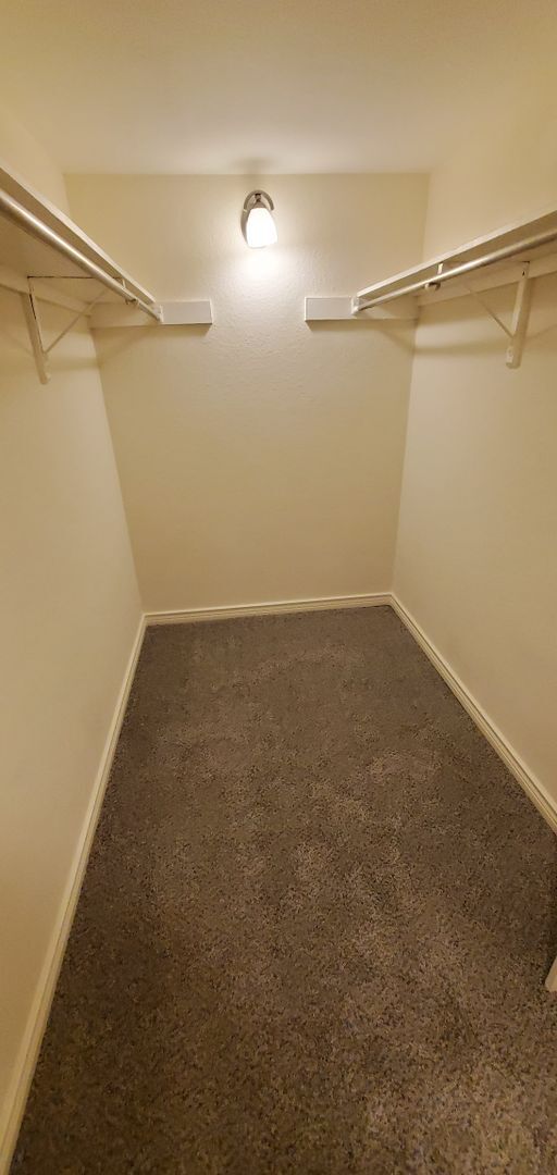 Building Photo - 10574 High Hollows Dr