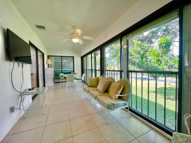 Building Photo - 10756 Bahama Palm Way