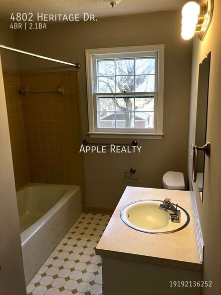 Building Photo - 4802 Heritage Dr