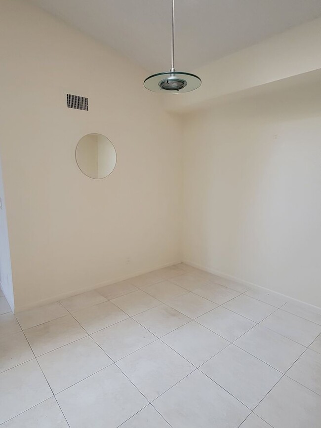 Building Photo - 2500 SE Anchorage Cove