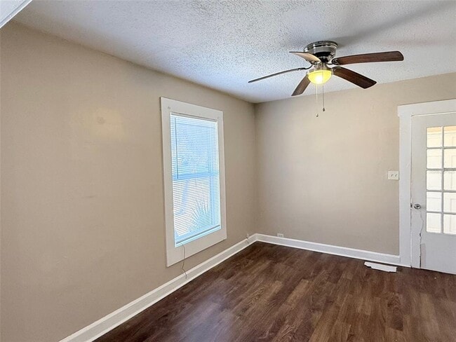 Building Photo - 2609 4th St S