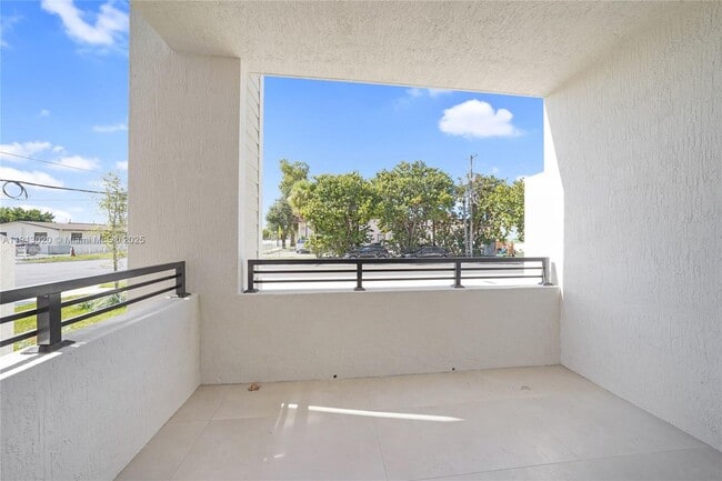 Building Photo - 4303 E 8th Ct