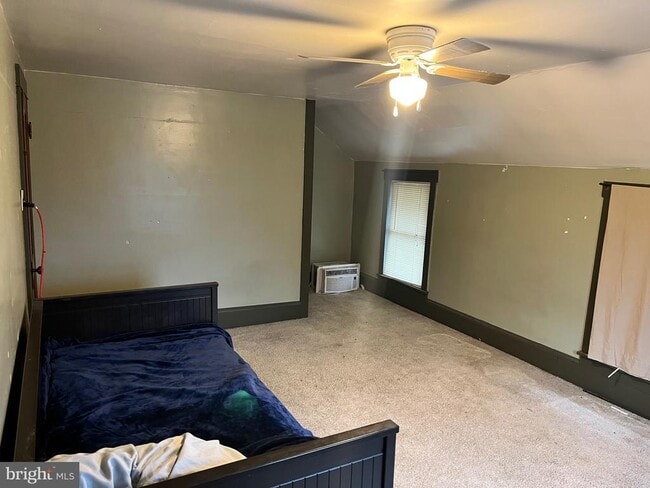 Building Photo - 196 Church St