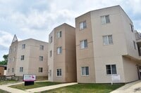 Building Photo - 905 W Oregon St