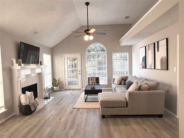 Primary Photo - 2109 Acosta Ln