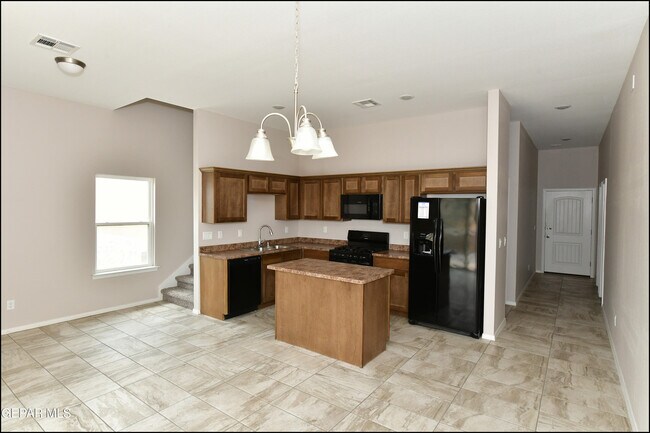 Building Photo - 808 HC Gilbert Minjares Dr