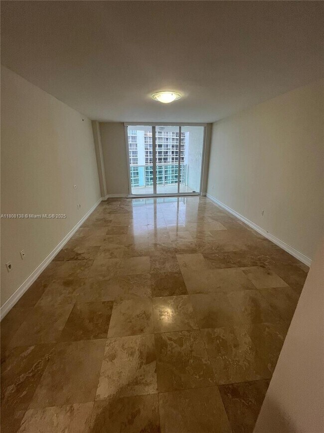 Building Photo - 20201 E Country Club Dr