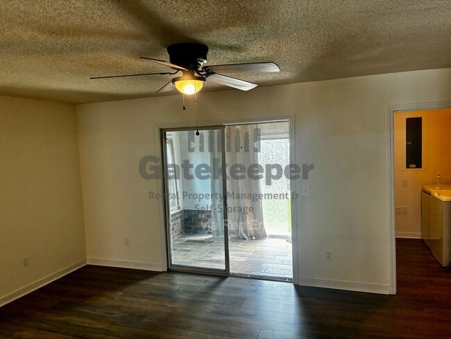 Building Photo - 101 Sandlewood Dr