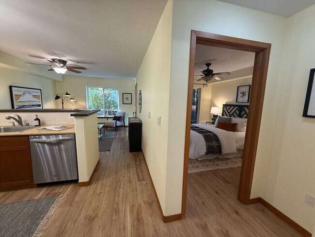 Building Photo - Sausalito Condominiums - West Seattle