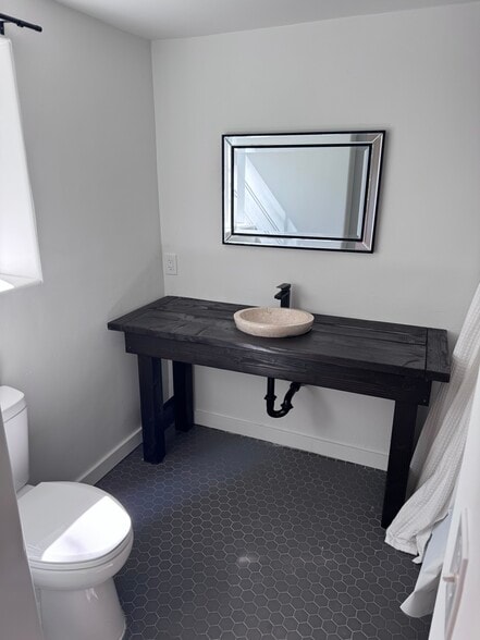 Building Photo - 800 Toro Canyon Rd