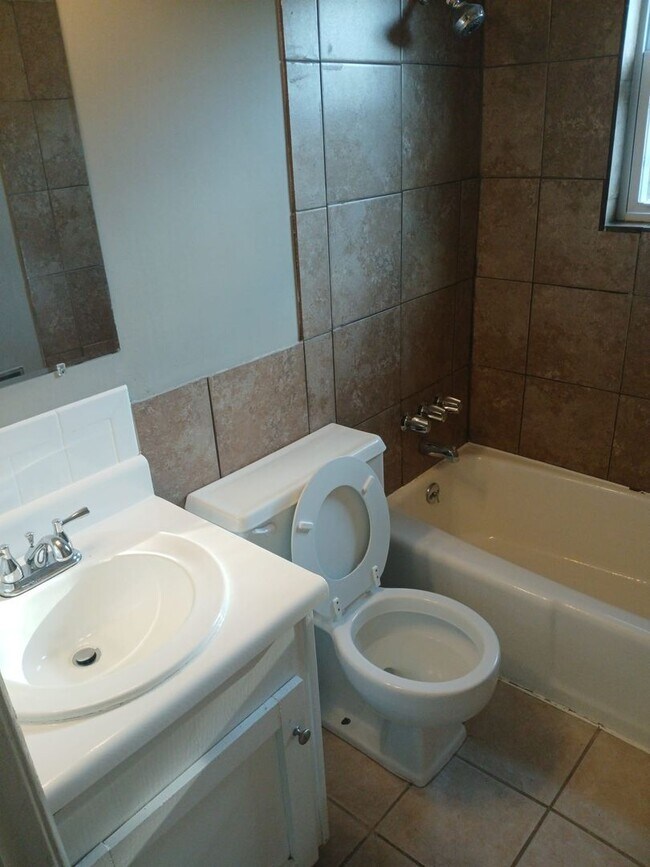 Building Photo - 5036-5038 N Topping Duplex