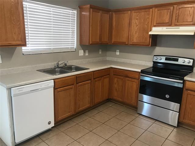 Building Photo - 2703 Clayton Oaks Dr
