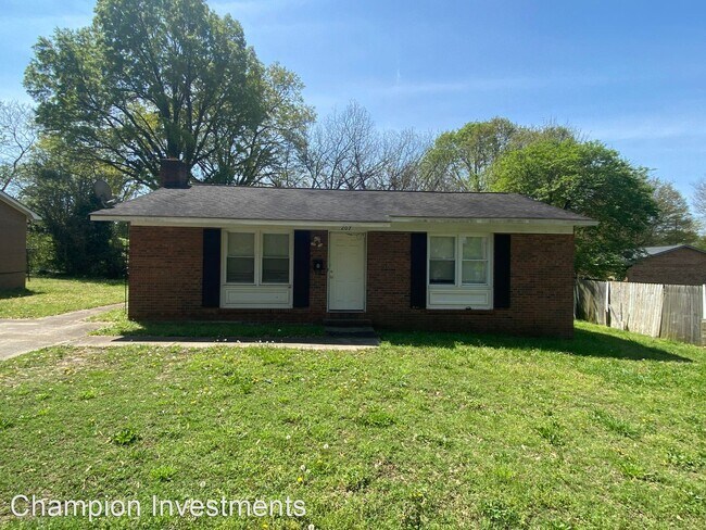 Building Photo - 2 br, 1 bath House - 207 W. Shannonhouse St