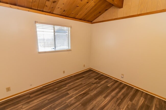 Building Photo - Cozy Home for Rent in Big Bear City