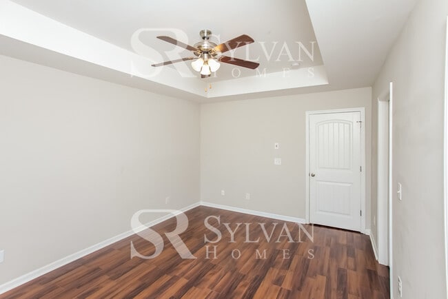 Building Photo - Prepare to be impressed by this 3 bedroom, 2 bathroom home