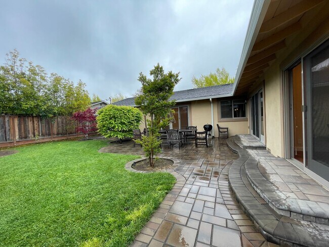 Building Photo - SUNNYVALE - Sunnyvale Updated 4-Bed, 2-Bat...