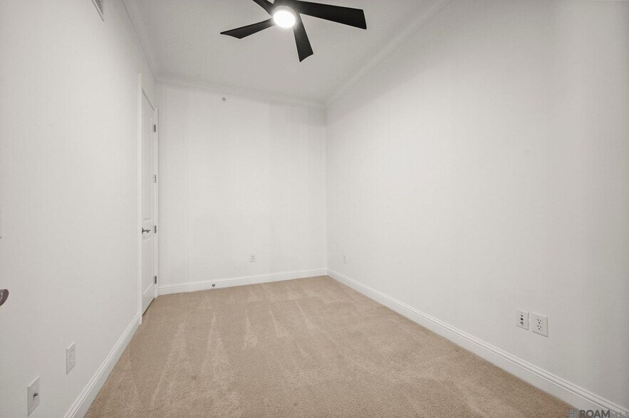 Building Photo - 998 Stanford Ave