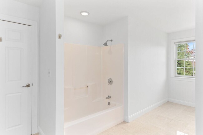 Building Photo - 5 Neff Dr