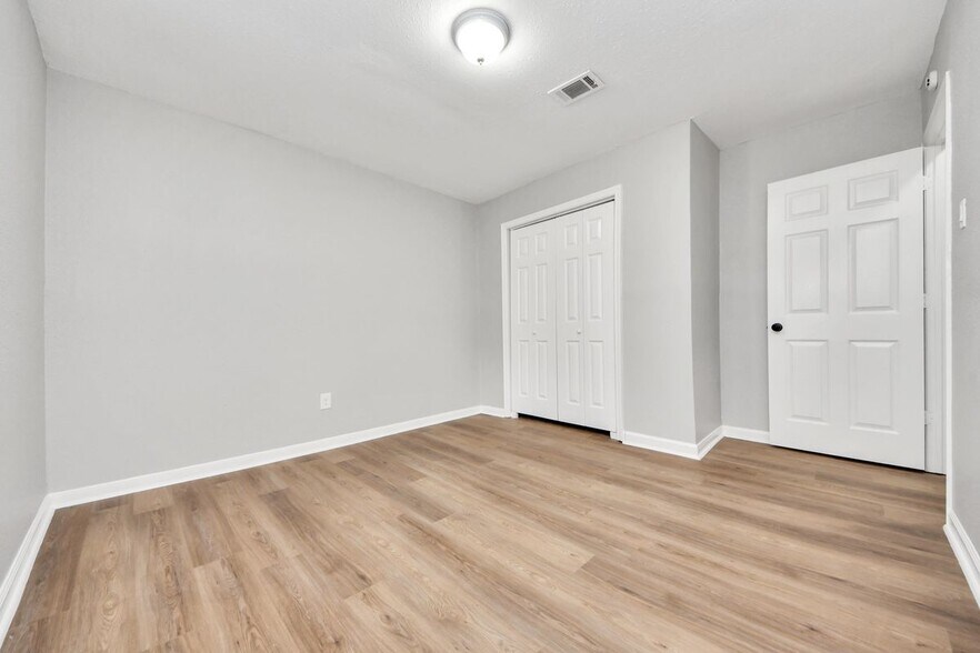 Building Photo - 710 Canary Cir
