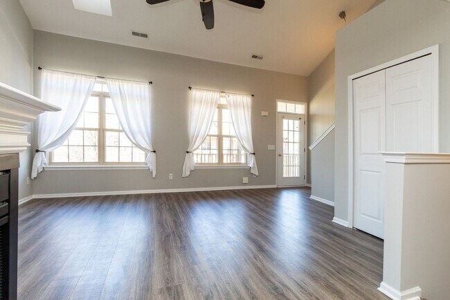Building Photo - 422 Old Pine Way