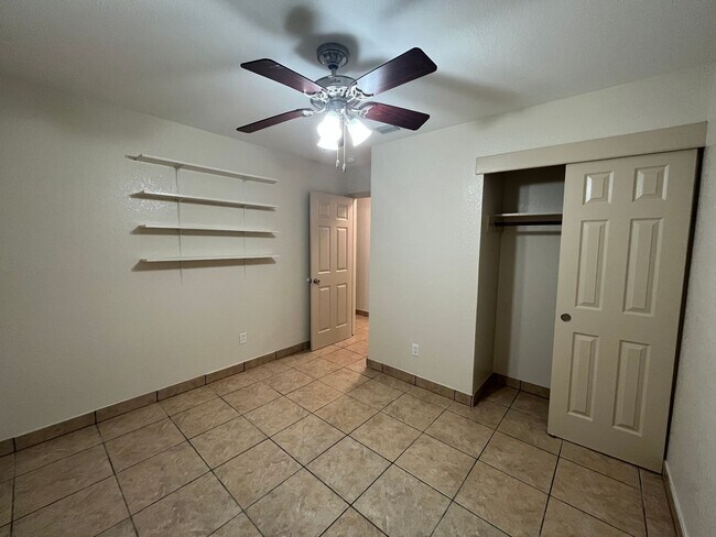 Building Photo - 2846 Blue Grass Dr