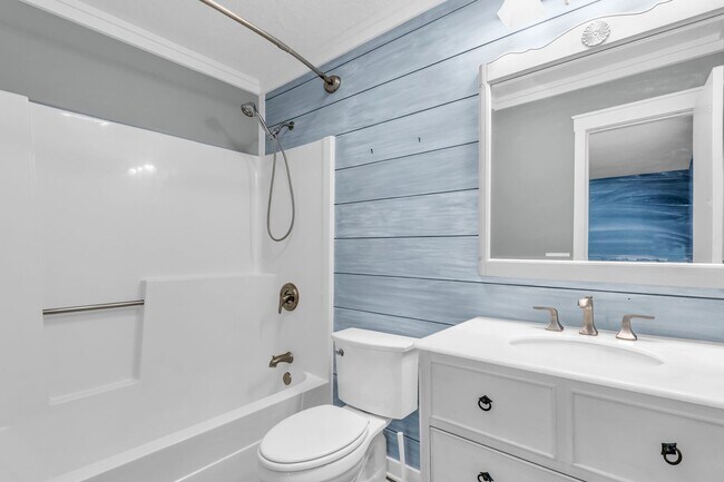 Building Photo - Beautiful Red Bank Home!