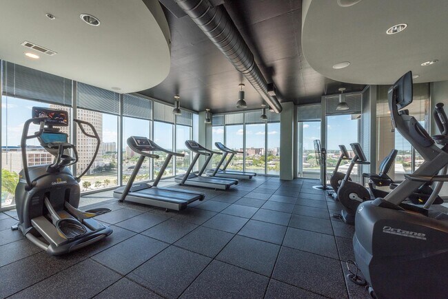 Building Photo - 777 N Ashley Dr