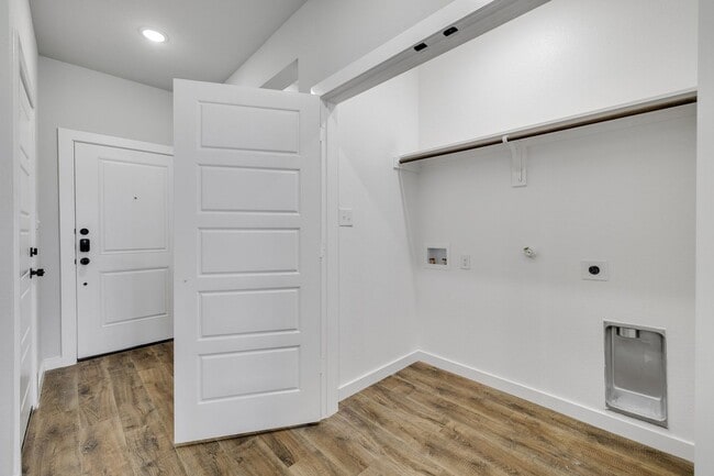 Building Photo - AVAILABLE NOW! LUXURIOUS DUPLEX LOCATED ON 1-ACRE LOT IN MIDLOTHIAN, TX!