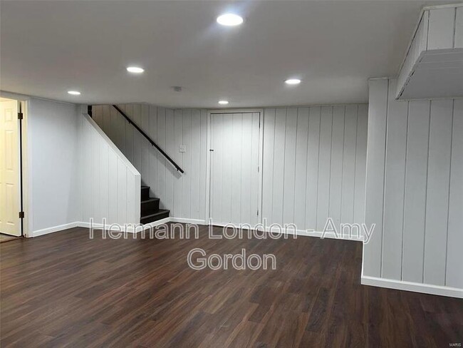 Building Photo - 8113 Parkwood Dr