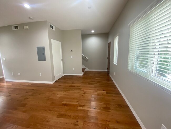 Building Photo - 2149 Carlmont Dr