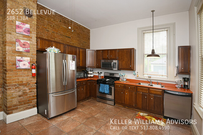 Building Photo - 2652 Bellevue-
