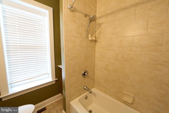 Building Photo - 423 N Orange St