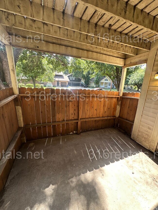 Building Photo - $925- 2 bedroom 1 bath - Apartment located in Riverside