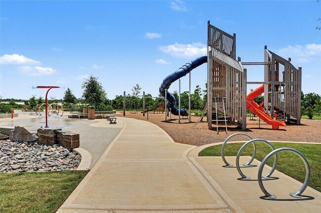 Building Photo - 16819 Spotted Oak Dr