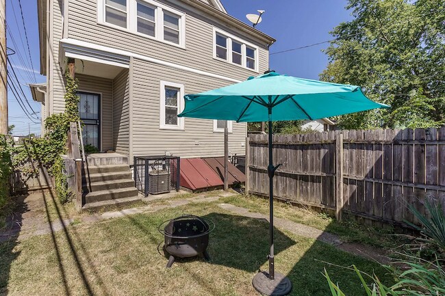 Building Photo - 477 E Gates St