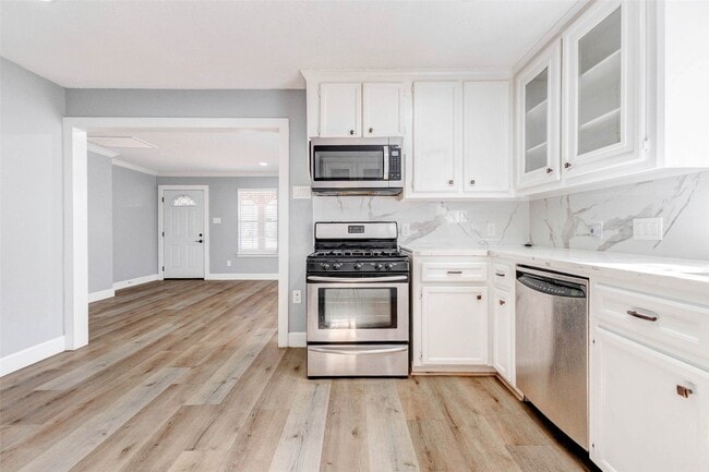 Building Photo - 611 Kenney St